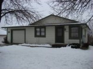 1208 N Prairie St, Pella, IA 50219