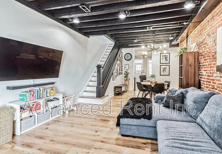 3603 Hudson St — Photo 3