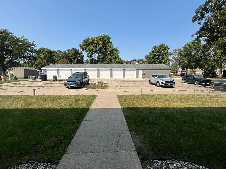 Summerview - 415 E Luverne St — Photo 11