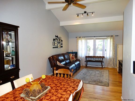 2nd image of 7 Jonathan Dr