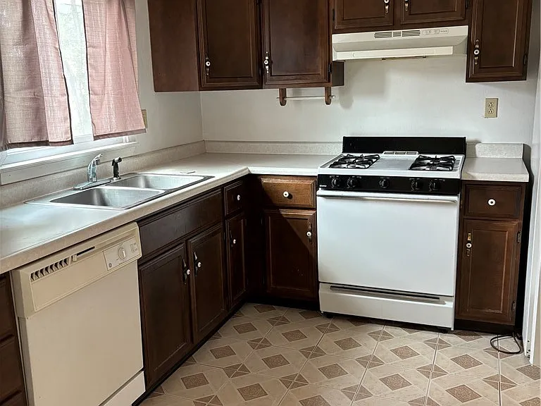 3204 Camberly Dr — Photo 11