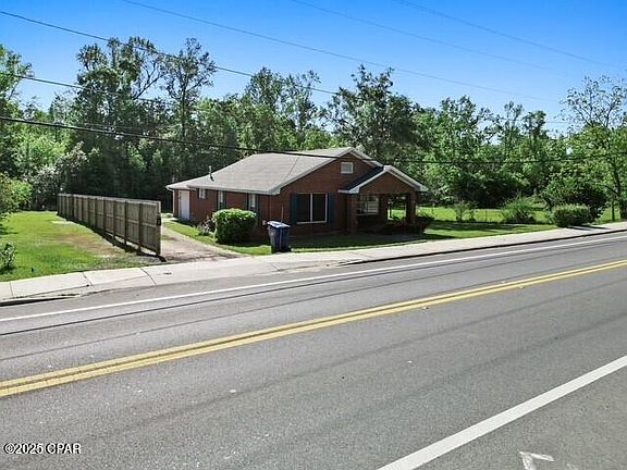 3rd image of 17395 NE Pear St