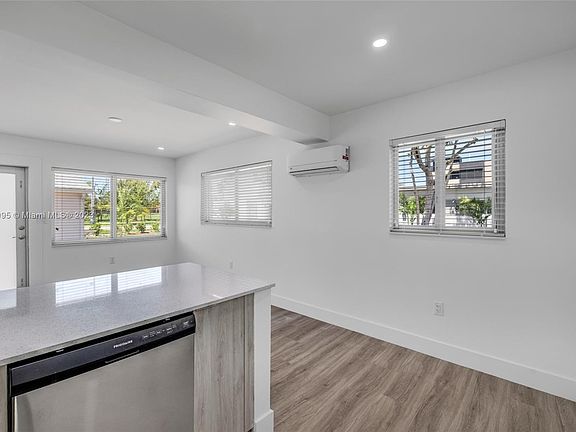 2nd image of 408 SE 4th Ave #7
