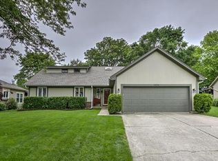 4054 SW Clipper Ln, Lees Summit, MO 64082