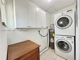 913 NW 22nd Pl #2 — Photo 11