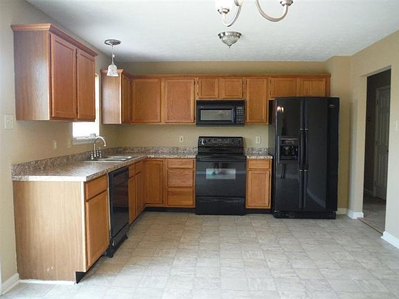 3rd image of 440 Southbrook Dr
