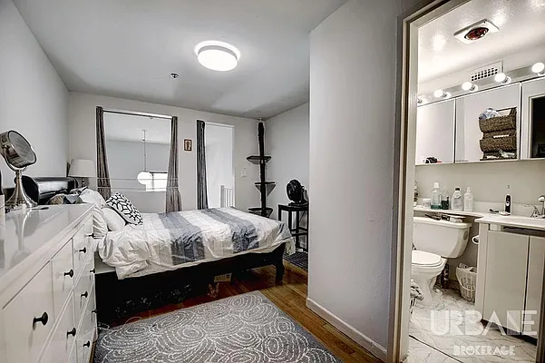 Rented by Urbane Brokerage | media 15