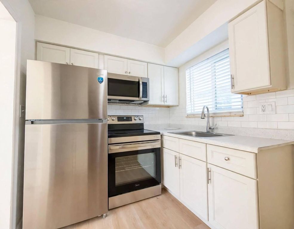2961 NE 7th Ave APT A, photo 5
