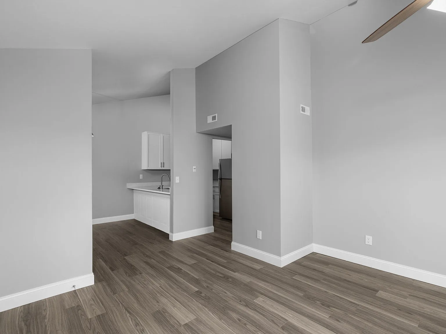 2 bed, 1000 sqft, $1,750 — Photo 4