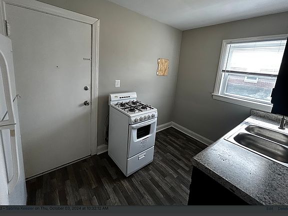 4th image of 647 S 44th St #611-4