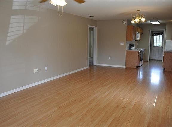 5th image of 313 Willowbrook Ln