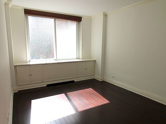 4th image of 220 E 65th St APT 4G