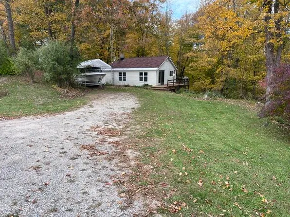 5762 Frankfort Hwy, Benzonia, MI 49616