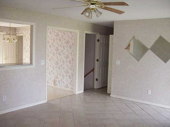 3rd image of 2081 Summer Breeze Cir NE