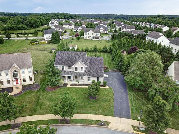 2nd image of 736 Pinewood Dr