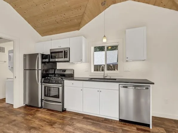 7987 SW Skyhar Dr #A, Portland, OR 97223