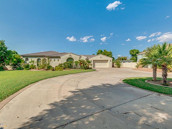 3rd image of 2816 E Dennisport Ct