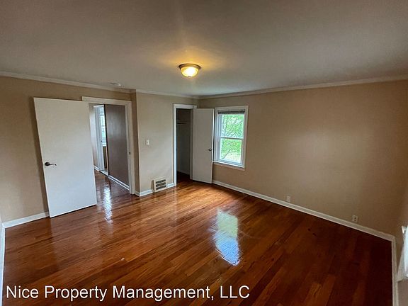 5th image of 21935 Winchester St