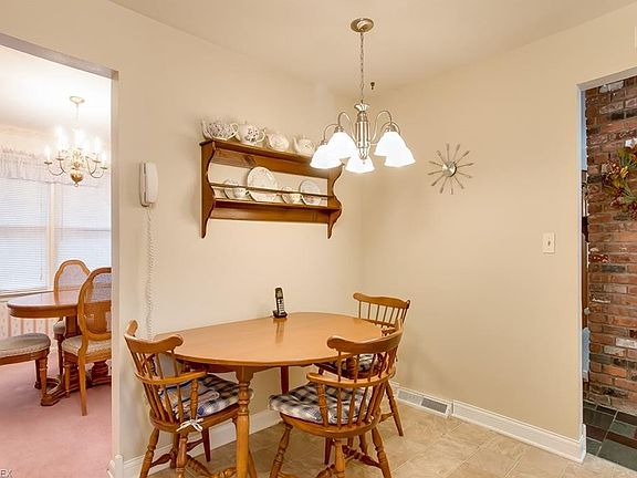 4th image of 5925 Williamsburg Dr