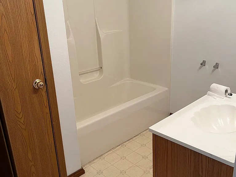 217 W Warnock St — Photo 9