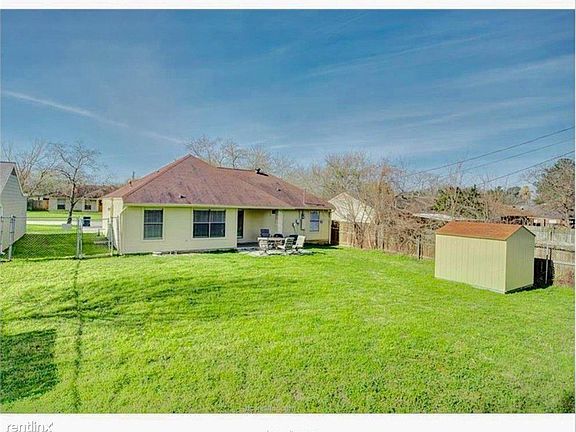 3303 Bahia backyard