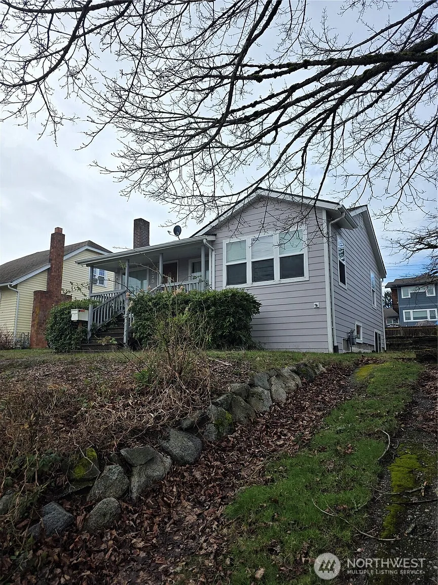 4025 35th Avenue SW photo 1