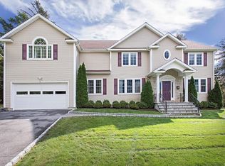 5 Hubbard Dr, White Plains, NY 10605