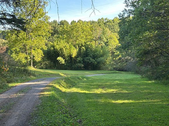 3rd image of 3183 Julia Rd