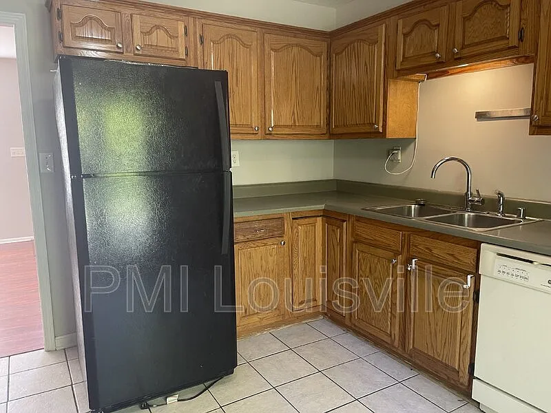 3 bed, 1.0 bath, 925 sqft, $1,450 — Photo 4