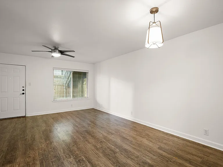 2020 S Congress Ave #2102 — Photo 4