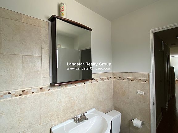 4th image of 1735 W Bryn Mawr Ave APT 17