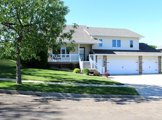 417 Huron Dr, Bismarck, ND 58503