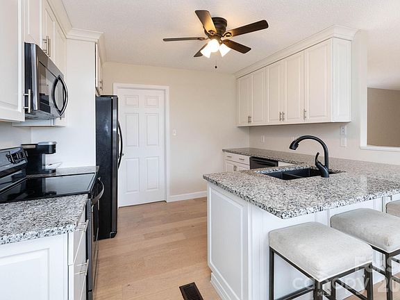 5th image of 21 S Lindon Cove Rd #3