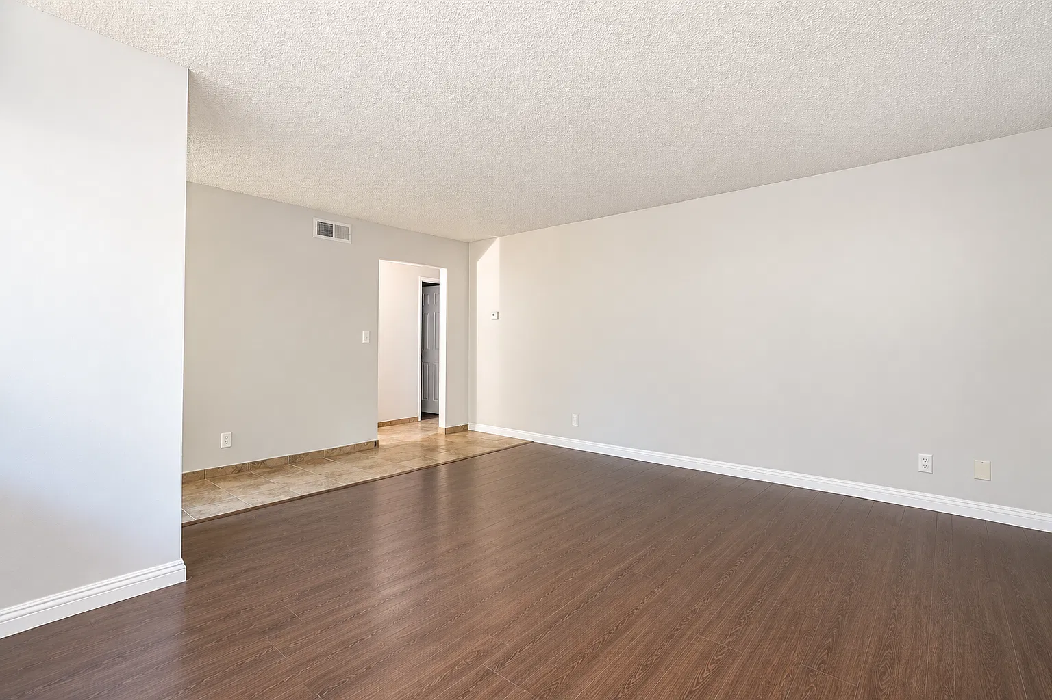 2 bed, 945 sqft, $1,995 — Photo 3