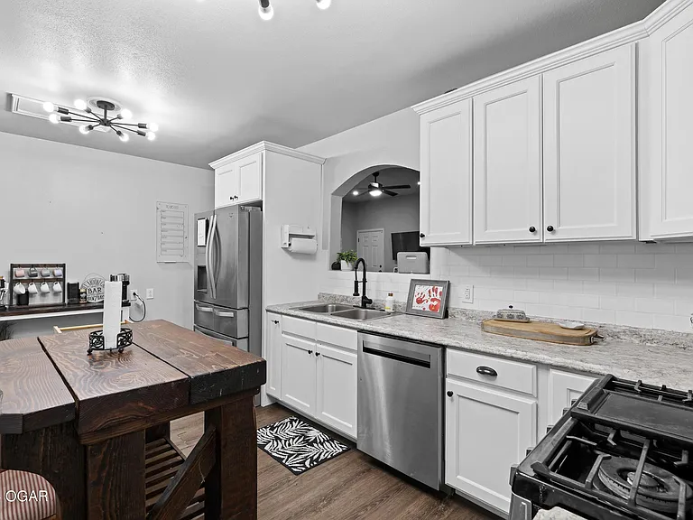 711 W Broadway St — Photo 16
