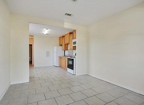 2nd image of 3421 Eagle St