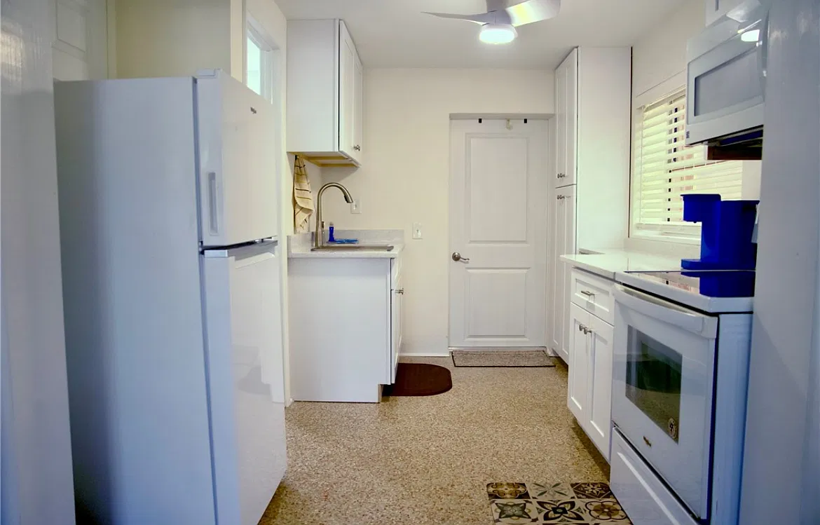 Studio, 1400 sqft, $1,650 — Photo 1