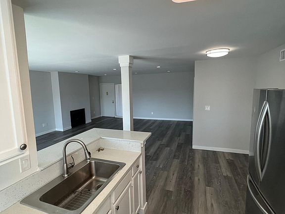 5th image of 4625 Sylmar Ave APT 303