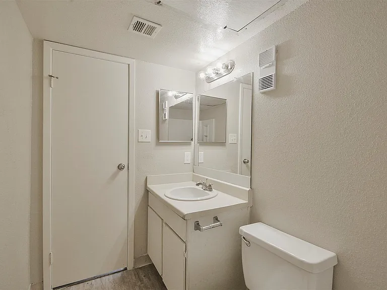 12905 Woodforest Blvd #704 — Photo 18