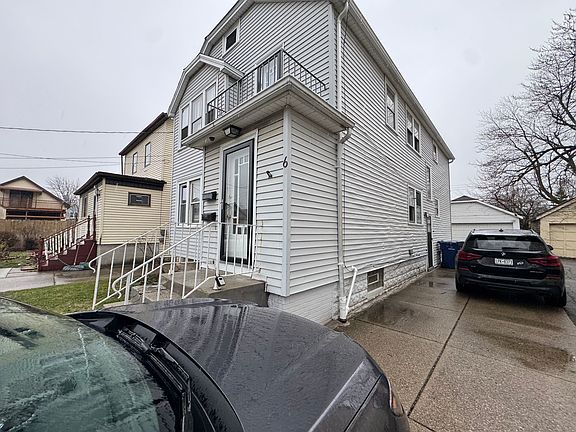 2nd image of 6 Darien Pl #1