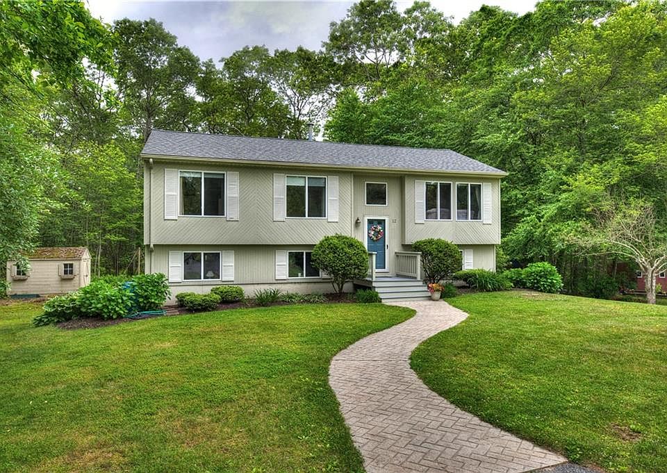 1st image of 12 Quiet Oak Dr