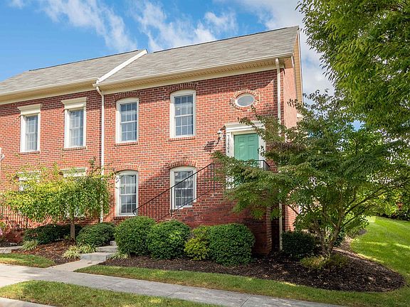 4th image of 1604 Honeysuckle Dr