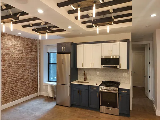 Rented by Delmark Realty LLC | media 11