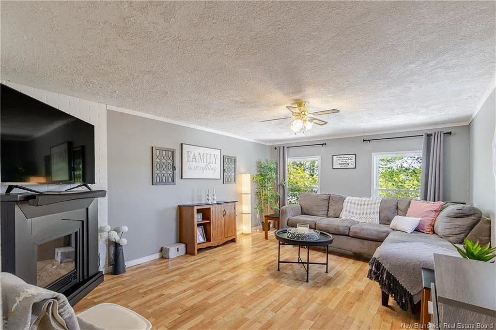 2 bed, 1.0 bath, 896 sqft, $89,000 — Photo 3