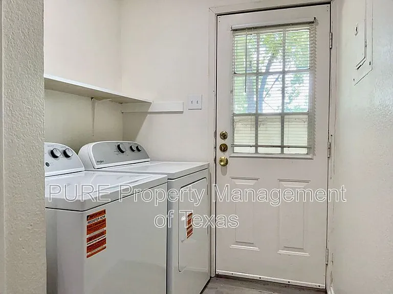 417-418 Parkhill Cv #417 — Photo 11