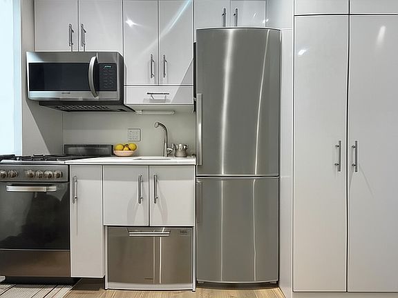 4th image of 102 Norfolk St APT 24