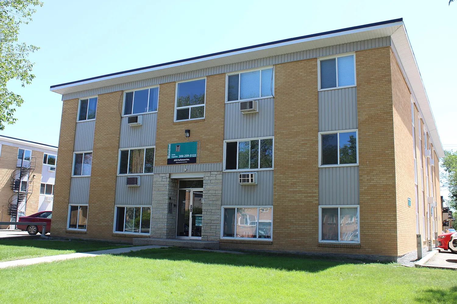Par 2935 Apartments — Photo 1