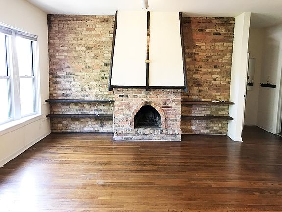2nd image of 959 W Oakdale Ave APT 3W