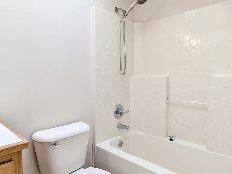Upstairs common Bath