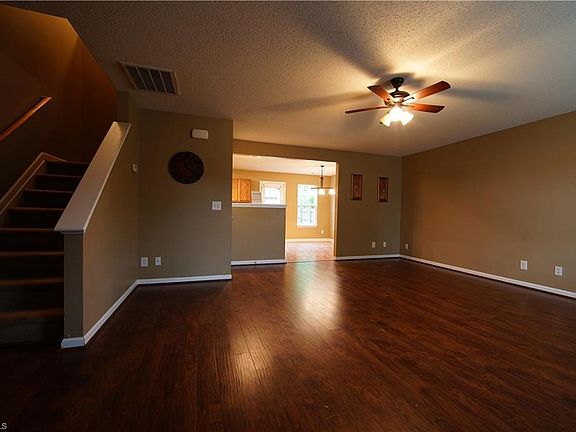 3rd image of 4800 Yellow Locust Dr